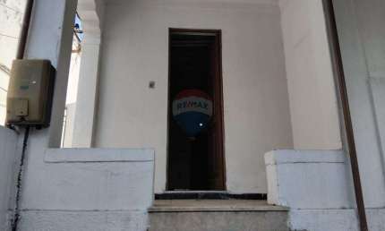 'Vila com 3 Casas e 2 Apartamentos  á venda  em Bonsucesso 564 m².