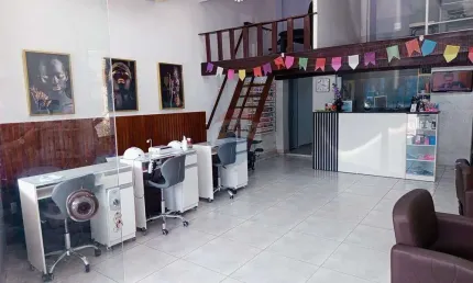 SALÃO DE BELEZA COMPLETO E COM VAGA À VENDA EM MANGUINHOS/RJ!