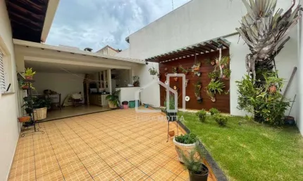 Casa com 4 dormitórios à venda, 245 m² por R$ 1.000.000,00 - Santa Mônica - Uberlândia/MG