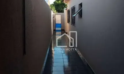 Casa com 3 dormitórios à venda, 1 m² por R$ 550.000,00 - Jardim Califórnia - Uberlândia/MG