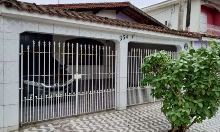 Excelente casa geminada com 02 dormitórios sendo 01 suíte, 03 vagas de garagem na vila caiçara.