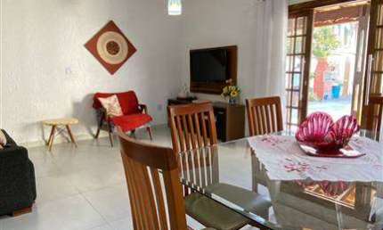 EXCELENTE CASA COM 5 DORMITÓRIOS, EDÍCULA E PISCINA NO BAIRRO CANTO DO FORTE EM PRAIA GRANDE!