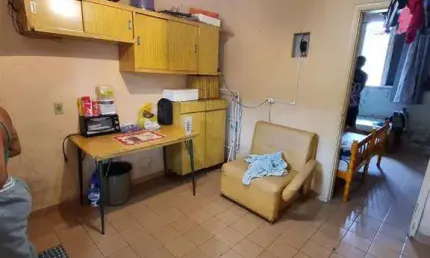 Excelente casa tipo bangalô duplo. O imóvel está localizado na Vila Caiçara, bairro que vem recebendo e cada vez mais investimentos na infraestrutura, além de ter o terceiro maior comércio de Praia Gr