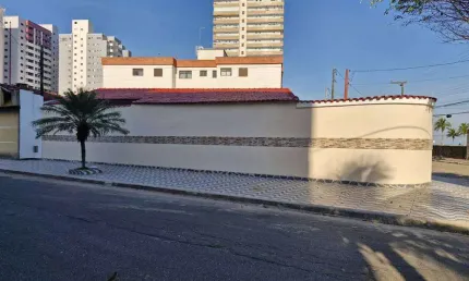 Excelente casa com 2 dormitórios no bairro vilamar em praia grande!