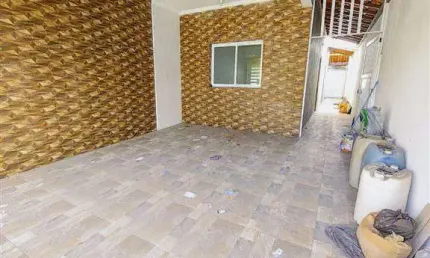 Excelente sobrado com 02 dormitórios, sendo uma suíte, 02 vagas de garagem, amplo espaço para depósito embaixo da escada. o imóvel está localizado na nova mirim, bairro que concentra vários serviços d