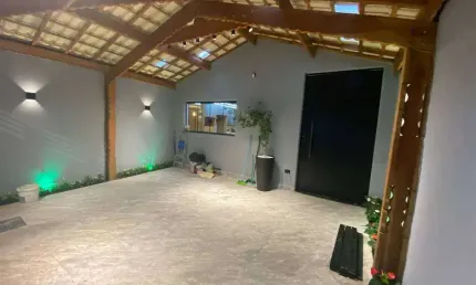 Excelente casa reformada de 03 dormitórios, sendo 01 suíte, 02 vagas de garagem e piscina aquecida. O imóvel está localizado no Jardim Imperador, bairro que tem recebido muita valorização através de r