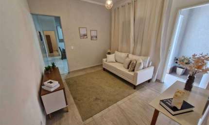 Excelente casa de 02 dormitórios, 02 vagas de garagem, O imóvel está localizado no Tupiry, bairro que tem recebido muita valorização através de recentes investimentos em Praia Grande proporcionando ma