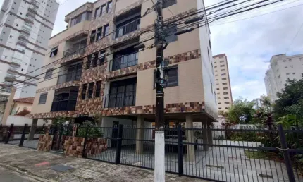 Excelente cobertura de 03 dormitórios, sendo 01 suíte, 02 vagas de garagem, solarium com vista livre para o mar. O imóvel está localizado na Vila Caiçara, bairro que vem recebendo e cada vez mais inve