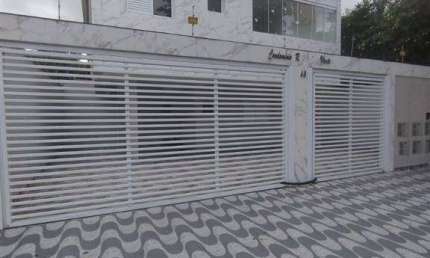 Excelente sobrado de condomínio com 03 dormitórios, sendo 01 suíte, 01 vaga de garagem. O imóvel está localizado na Vila Sonia, bairro que tem recebido muita valorização através de recentes investimen