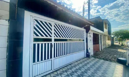Excelente casa na Cidade Ocian, com pagamento facilitado na seguinte conformidade R$ 220.000,00 de entrada e parcelamento direto com o proprietário.