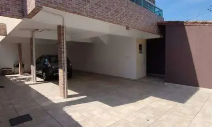 Excelente sobrado de condomínio com 02 dormitórios, 01 banheiro social, 01 lavabo e quintal privativo. o imóvel está localizado no tude bastos, bairro que tem recebido muita valorização através de rec