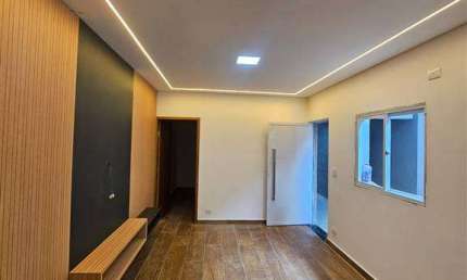 LINDA CASA GEMINADA COM 2 DORMITÓRIOS NO BAIRRO VILA ASSUNÇÃO!