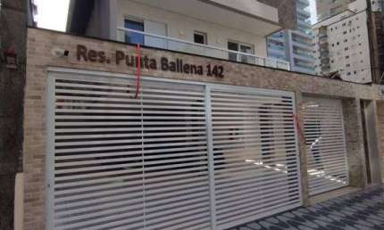 Excelente casa de condomínio sobreposta alta de 02 dormitórios, com com sacada e ampla área de serviço. O imóvel está localizado na Vila Assunção bairro adjacente à Cidade Ocian, um dos bairros mais t