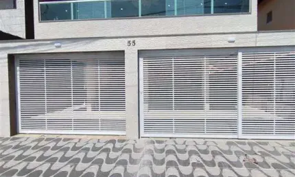 Excelente casa de condomínio sobreposta alta com 02 dormitórios e ampla sacada. O imóvel está localizado no Ribeirópolis, bairro que tem recebido muita valorização através de recentes investimentos em
