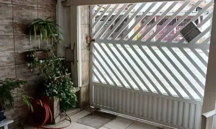EXCELENTE CASA COM 2 DORMITÓRIOS NO BAIRRO MARACANÃ EM PRAIA GRANDE!