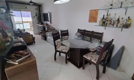 Excelente apartamento de 01 dormitório, sendo 01 suíte, 01 lavabo, 01 vaga de garagem, lazer com piscina, salão de festas, salão de jogos. O imóvel está localizado no Campo da Aviação, bairro que rece
