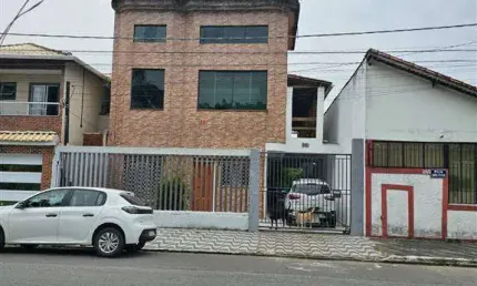 Excelente casa à venda dividida na seguinte conformidade: andar superior: 03 dormitórios, sendo 01 suíte, andar inferior 02 dormitórios, sendo 01 suíte, o imóvel está localizado na vila caiçara, bairr
