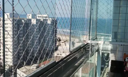Excelente apartamento de 03 dormitórios, sendo 03 suítes, 02 vagas de garagem e sacada gourmet com churrasqueira. O imóvel está localizado na Vila Assunção bairro adjacente à Cidade Ocian, um dos bair