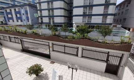 Excelente apartamento de 02 dormitórios para locação. O imóvel está localizado no Canto do Forte, bairro que se destaca por toda sua infraestrutura, beleza e comodidade, além de ser um dos mais tradic