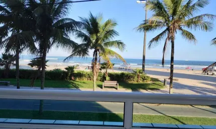 Excelente apartamento para locação de 01 dormitório, piscina, prédio frrente ao mar. O imóvel está localizado na Vila Caiçara, bairro que vem recebendo e cada vez mais investimentos na infraestrutura,