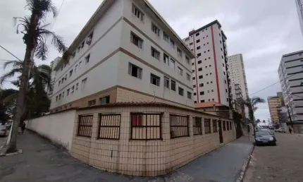 Excelente apartamento de 02 dormitórios, 02 vagas de garagem, mobiliado. O imóvel está localizado no Campo da Aviação, localização que recebeu diversos investimentos na infraestrutura, proporcionando 