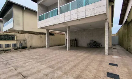 Excelente sobrado de condomínio com 02 dormitórios, 01 banheiro social, 01 lavabo e amplo quintal reservado. o imóvel está localizado no parque das américas, bairro que tem recebido muita valorização 