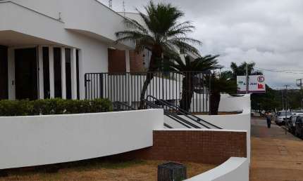 Casa comercial com 8 salas para alugar na Rua Senador Souza Naves, 2054, Jardim Londrilar, Londrina