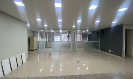Sala comercial com 3 salas para alugar na Rua Pernambuco, 390, Centro, Londrina