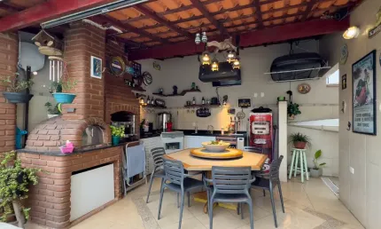 Casa Térrea 3 Suítes Espaço Gourmet com Piscina 3 Vagas na Ponta da Praia
