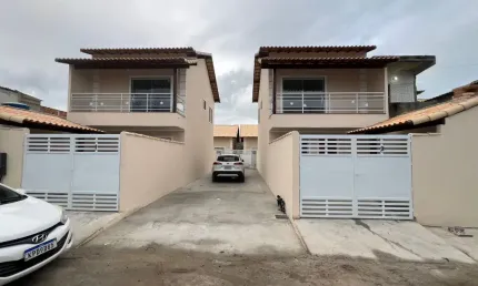 Sobrado 2 Quartos com Área Gourmet — R$ 390 mil à Vista — Chaves na Mão