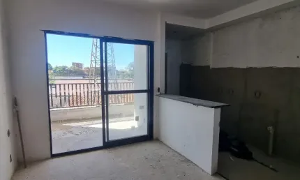 Apartamento novo com 02 dormitórios, sacada, churrasqueira e infraestrutura completa