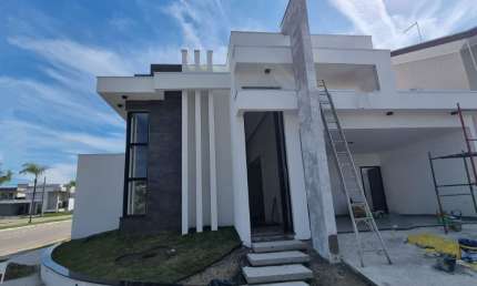 Casa em fase de acabamento em condomínio fechado em Caçapava