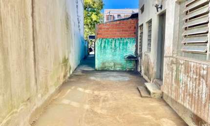 Casa comercial com 02 Quartos ideal para bares e restaurantes para locação.