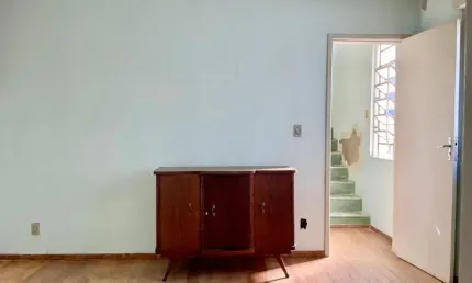 Casa comercial com 02 Quartos ideal para bares e restaurantes para locação.