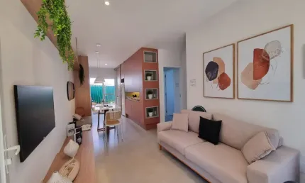 Casa com suíte em condomínio fechado com infraestrutura completa