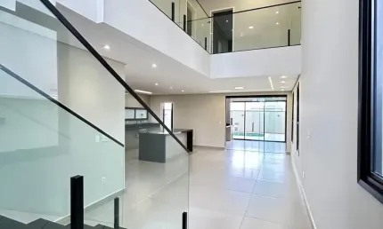 Sobrado de Luxo com 3 Suítes e Vista Deslumbrante para a Serra!