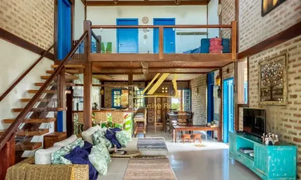 Casa com 5 suítes em Trancoso. 487m2 de área construída! No Condomínio Outeiro das Brisas, Praia do Espelho, beira mar.