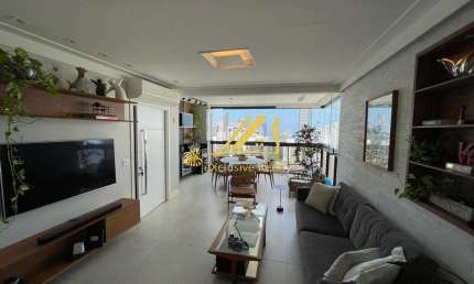 Apartamento finamente decorado, 127m2, 3 suítes com lavabo e dependência completa. No Jardim Apipema. Andar alto, bem ventilado. 3 vagas de garagem