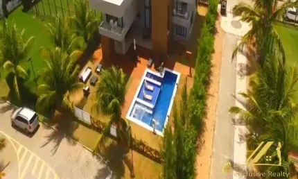 Casa beira mar no Condomínio Paraíso do Mar - Guarajuba. 6 suítes, com piscina e área gourmet, literalmente pé na areia! Linda decoração e mobília!