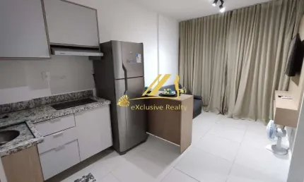 Blue Barra: Apartamento quarto e sala sem varanda, finamente decorado e mobiliado. Andar alto. Vaga rotativa. 250m da Praia!Rooftop incrível vista mar