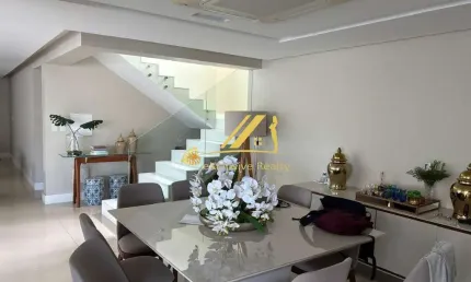 Casa em Alphaville 2. Toda mobiliada. 4/4 sendo 3 suítes podendo reverter para 4 suítes Dependência completa