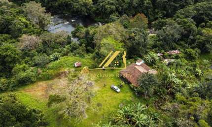 Fazenda de Cacau no município de Ilhéus, quase em Itajuípe. 125 hectares. Plantação de cacau e também de açaí.  O rio Almada passa por dentro dela.