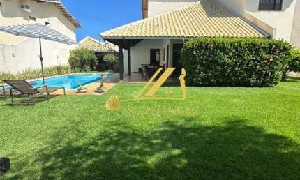 Casa super charmosa para você curtir suas férias em Guarajuba! 5 suítes, piscina, churrasqueira, no Condomínio Paraíso em Guarajuba. A 450m da praia