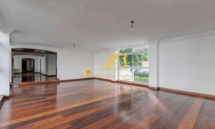 Apartamento 304m² no Morro do Gato.  4 suítes com gabinete, apenas 1 por andar. Nascente. Andar baixo. 3 vagas de garagem. Localização ótima!