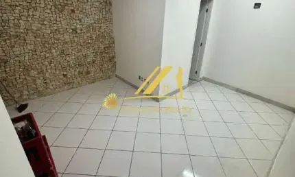 Loja ampla, com 130m2 na Barra. Com vaga para estacionar. Em frente ao Hiperideal na Av. Marquês de Caravelas. Ótimo ponto
