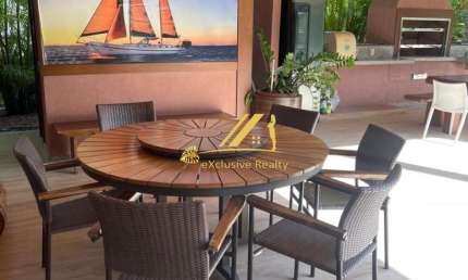 Condomínio Casas de Praia do Forte, 300m da vila. Casa finamente decorada e mobiliada em Praia do Forte. 4 suítes, com piscina, jardim. 260m2