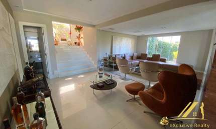 Condomínio Costa Verde. Casa de luxo com 5 suítes, 750m2 de área construída, nascente, moderna e com muita sofisticação! Linda decoração e mobiliário!