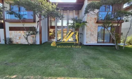 Casa em Praia do Forte finamente decorada e mobiliada. Condomínio Ilha dos Pássaros. 360m2 de área construída, 4 suítes, Jardim, piscina.