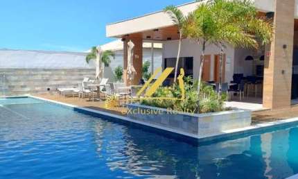Apartamento 2 suítes com varanda, 64m², cozinha americana, área de serviço. Condomínio Águas de Guarajuba Apart Hotel. 1 vaga de garagem. Perto praia