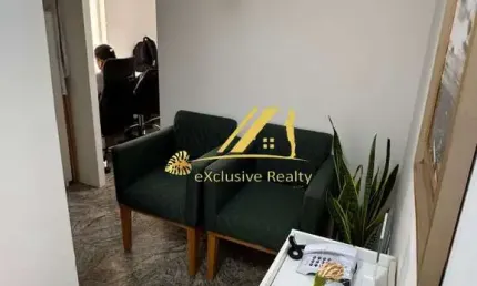 Sala comercial reformada à venda. 30m2. já com recepção e divisórias. 1 vaga rotativa localizada no salvador trade center, na av. tancredo neves.